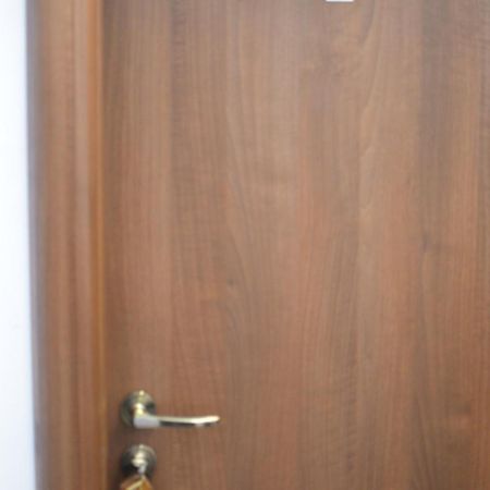 Vila Cu Trandafiri Cozy Apartments 2 Camere Bragadiru Esterno foto