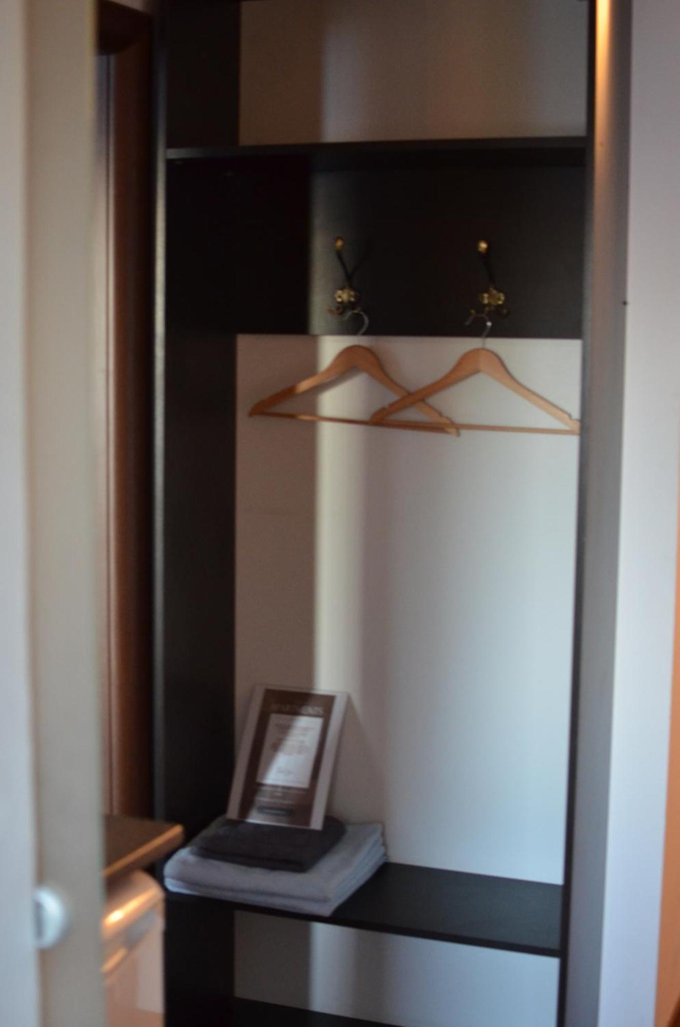 Vila Cu Trandafiri Cozy Apartments 2 Camere Bragadiru Esterno foto