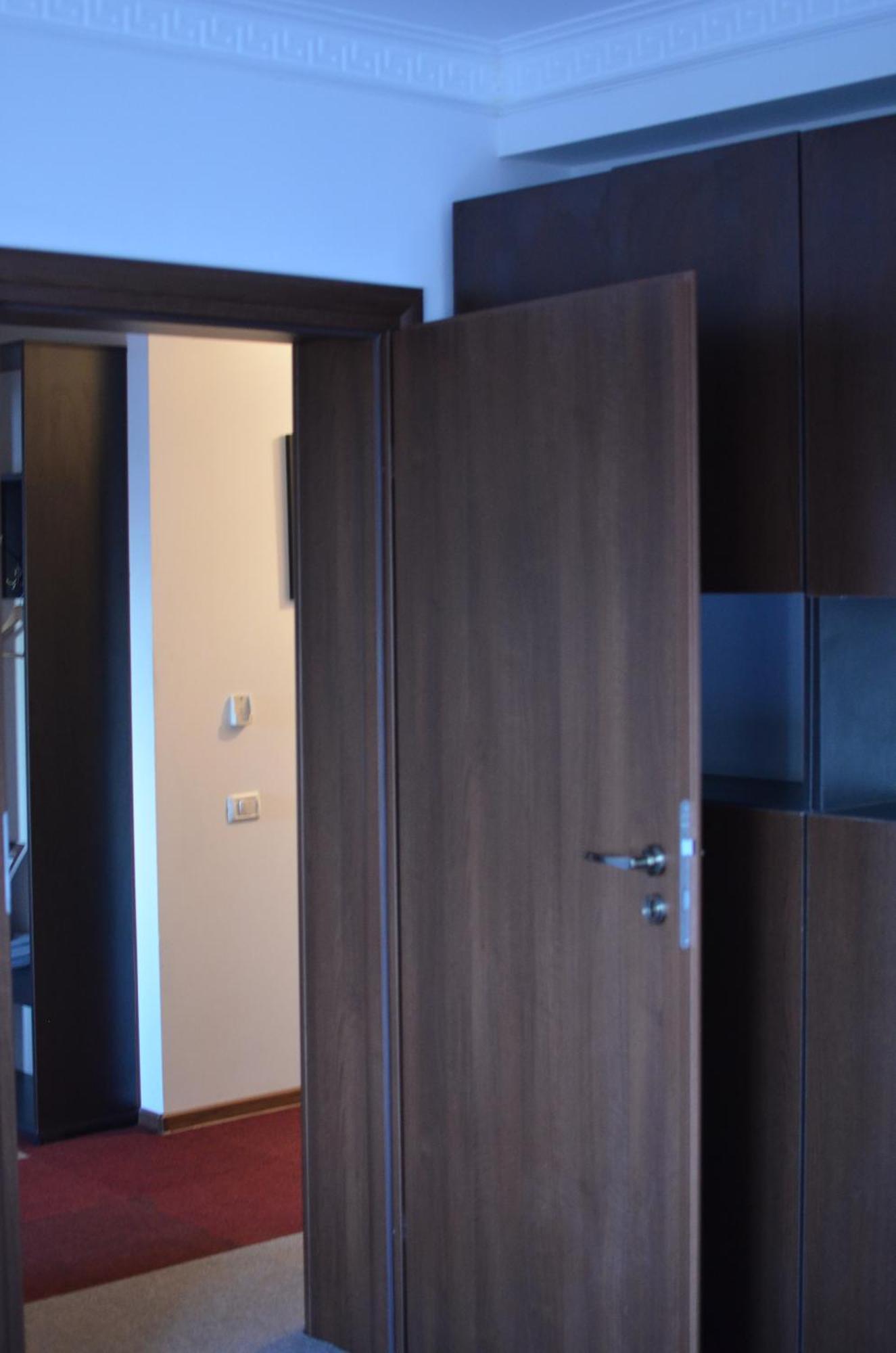 Vila Cu Trandafiri Cozy Apartments 2 Camere Bragadiru Esterno foto