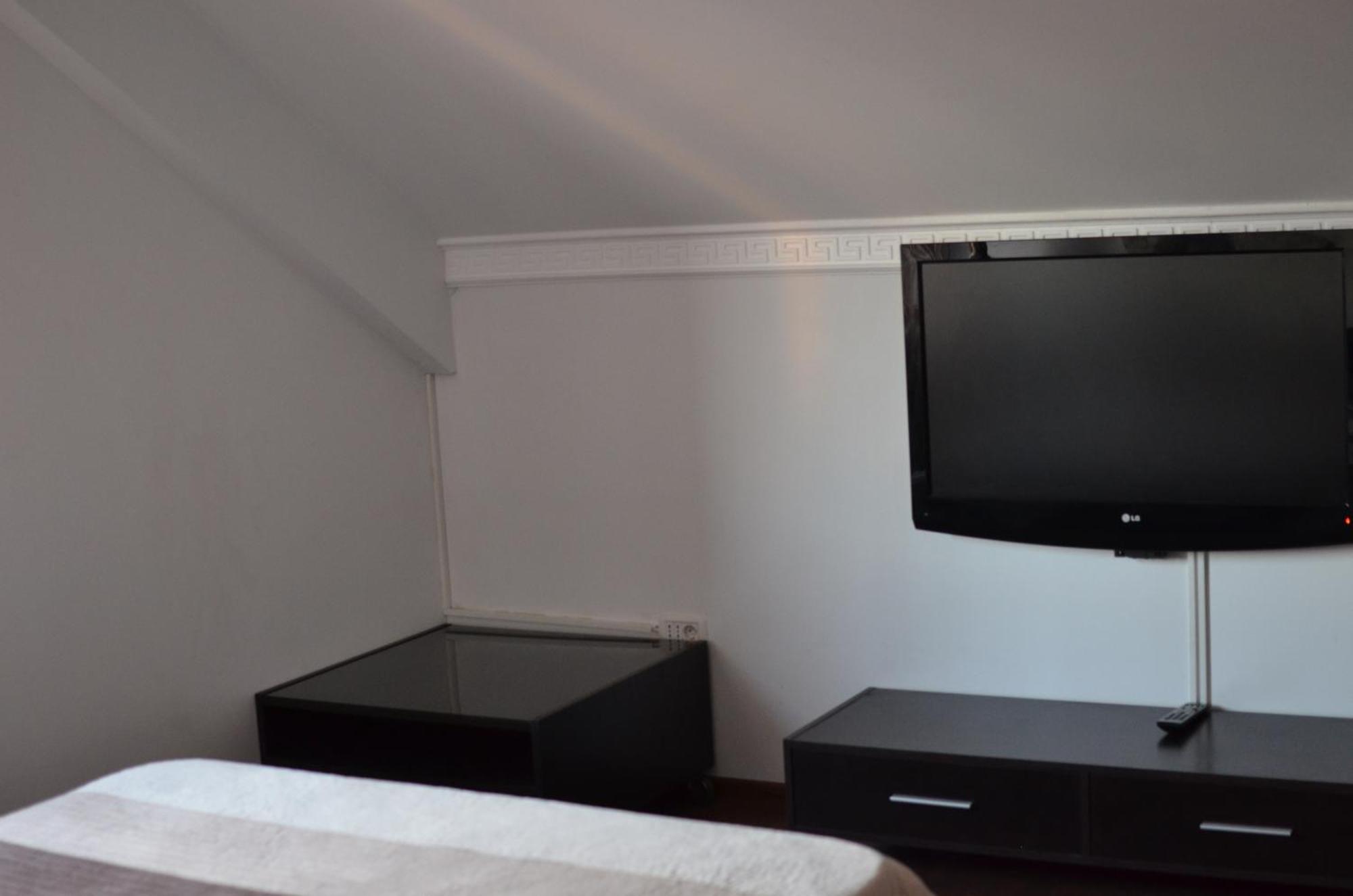 Vila Cu Trandafiri Cozy Apartments 2 Camere Bragadiru Esterno foto