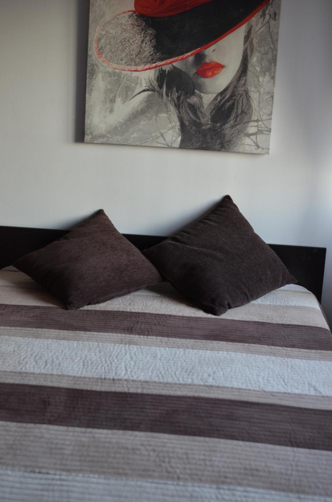 Vila Cu Trandafiri Cozy Apartments 2 Camere Bragadiru Esterno foto